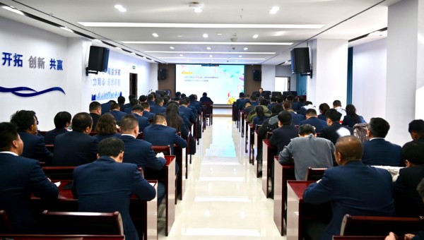 為進一步強化國有企業(yè)思想政治工作，切實提升職工心理健康服務(wù)質(zhì)量和水平，引導(dǎo)廣大職工以健康的心態(tài)積極投身工作，助力和諧企業(yè)文化建設(shè)，近日，交科公司邀請心理咨詢師楊禮華為廣大干部職工開展了“壓力認知與應(yīng)對
